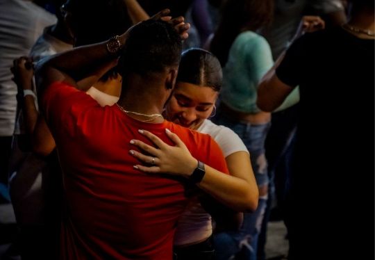 Aprende a bailar merengue en Medellín con ritmo y diversión.