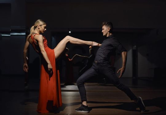 Clases de tango en Medellín para bailar con pasión y elegancia 